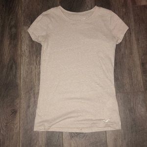 tan hollister t shirt
